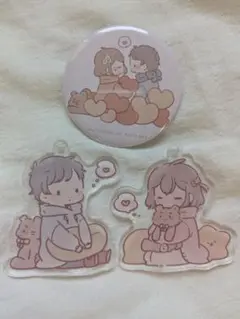 アクリルキーホルダー2個と缶バッジセット