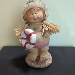 貝殻の帽子をかぶった水着の女の子　置物