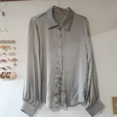 グレー 長袖シャツ ボタン付き
