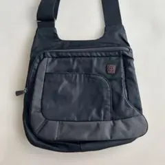 TUMI T-TECH ブラックショルダーバッグ