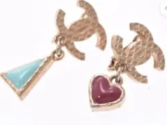 CHANELゴールドピアス