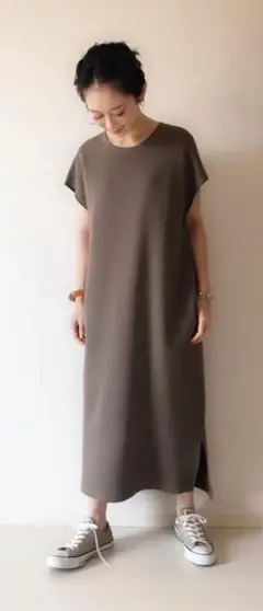 AZUL ENCANTO フレンチスリーブワッフルクルーネックワンピース　モカ