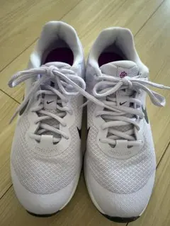 美品　Nike ランニングシューズ 女性用 ライトパープル　23㎝