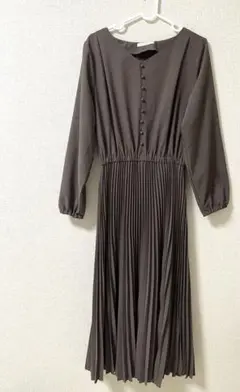 ブラウン Vネック 長袖 プリーツワンピース