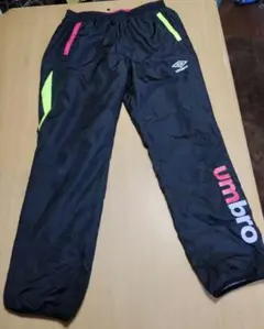 umbro トレーニングパンツ 黒 蛍光色