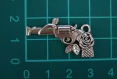 No103 リボルバー キーホルダー 自作アクセサリー 薔薇 送料無料