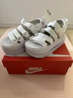 新品未使用品　Nike ホワイト アイコンクラシックサンダル　22センチ