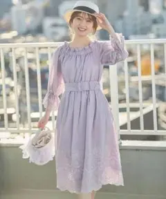 薄紫色オフショルダー刺繍ワンピース