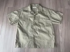 ジーユー　Tシャツ　ベージュ
