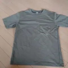 ユニクロ　オリーブグリーン ポケット付き Tシャツ