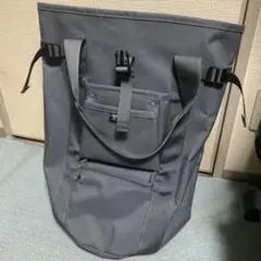 ポーター PORTER 円柱状の細長いシルエットが特徴的なリュック