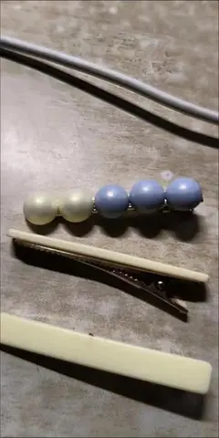 パールビーズ ヘアクリップ 青とクリーム