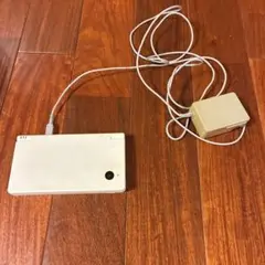 ニンテンドーDSi ホワイト 本体　充電器付き