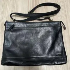 ブラックレザーショルダーバッグ