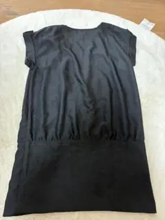 黒の半袖ワンピース