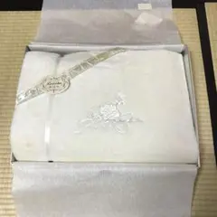 カネボウ　絹混綿毛布 花の刺繍
