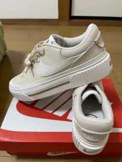 Nike WMNS COURT LEGACY LIFT スニーカー