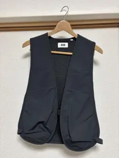 UNIQLOU ベスト Мサイズ　ブラック　ユニクロU