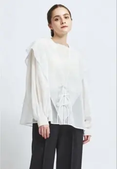 【美品】yori ヨリ　ボヘミアンギャザーカットソー　フリル　ホワイト yori