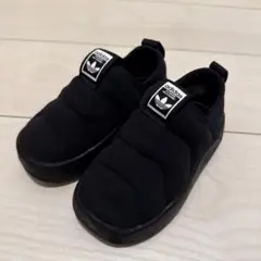 adidas ブラック スリッポンシューズ
