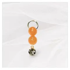 オレンジヒスイとラインストーンのネックレスペンダント　ハンドメイド