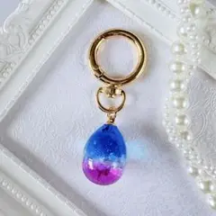 新作‼️日がくれていく空のドロップのキーホルダー　夕焼け　雲入り　涙型　空レジン