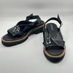 【美品】　KISCO キスコ ボリュームソールベルトサンダル ブラック エナメル