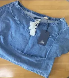 リーバイス（新品・未使用）　デニム地　半袖風ノースリーブ