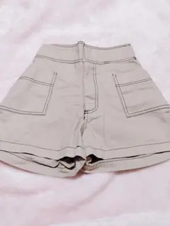ベージュ ショートパンツ 短パン