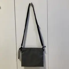 無印　サコッシュ　グレー