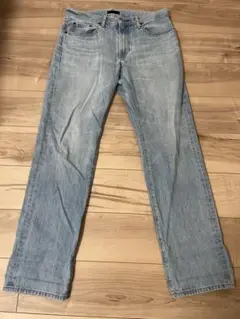 ライトブルーストレートレッグデニム ユニクロ