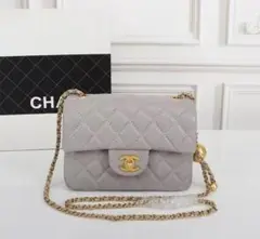 CHANEL グレー キルティングショルダーバッグ