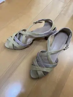 【美品】ペダラ 型押し エナメル パテントレザー 太ヒール ストラップサンダル
