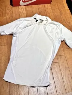 UNDER ARMOUR ホワイト アンダーシャツ ハイネック Mサイズ