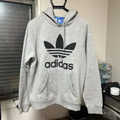 adidas グレー フード付きパーカー L