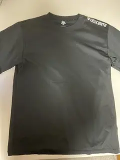 DESCENTE ブラック 半袖Tシャツ ダメージあり