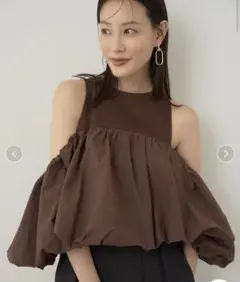 emmi オフショルドッキングブラウス