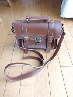 ブラウン ショルダーバッグ フラップ付き