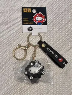 EXPO2025 サンリオ　なりきりキーホルダー　黒ミャクミャク　キティ