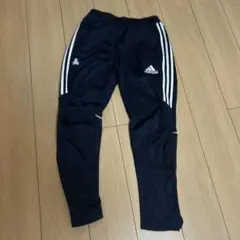 adidas ストライプデザイン 黒パンツ