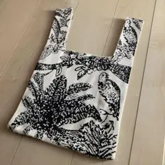 植物柄　ニットバッグ　モノクロ　ボタニカル
