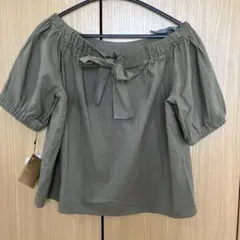 Corte Largo オフショルダー 半袖トップス オリーブ