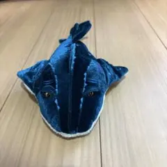 ダークブルー ベルベット シャーク型ぬいぐるみ