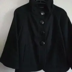 黒のショートコート