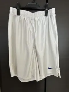 Nike ホワイトショートパンツ