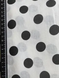 生地 ドット　約108cmx98cm ホワイトブラック