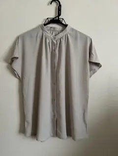 GUベージュ 半袖シャツ ギャザー襟