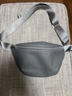 ジーユーGUグレー レザー　ボディバッグ　新品