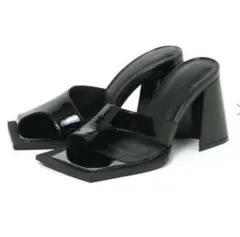 melt the lady moon cut mule サンダル