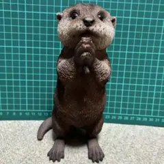 カワウソ　置物　カワウソの祈り　中古品